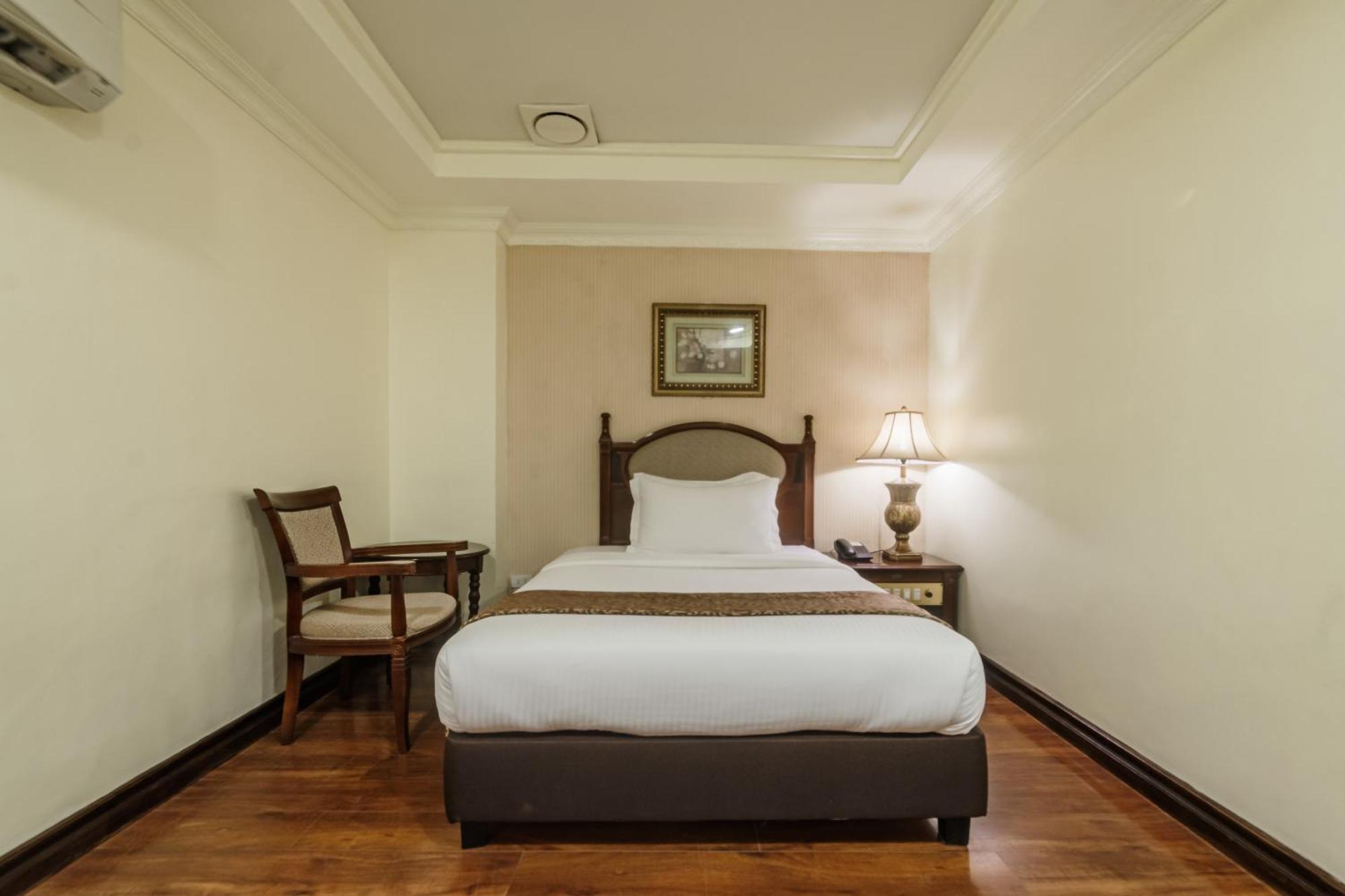 Villa Caceres Hotel Naga  Extérieur photo